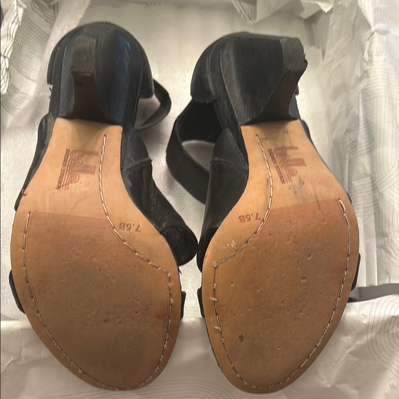 Elegant Black Women's Sandals - Picture 4 of 5